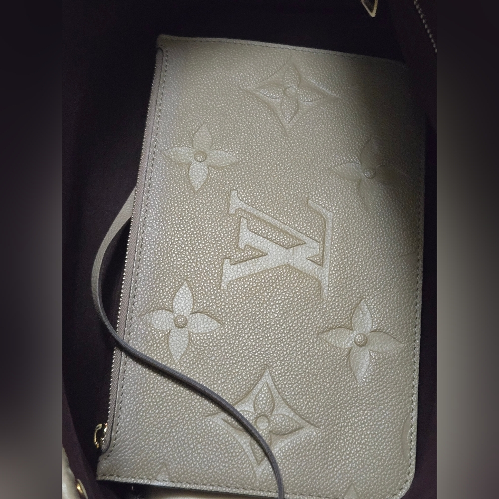 Louis vuitton Empreinte Microchip MM with pouch - Picture 12 of 16